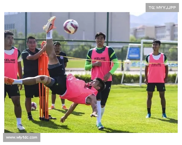 足球球员试训经历全解析：从初选到签约的成长之路