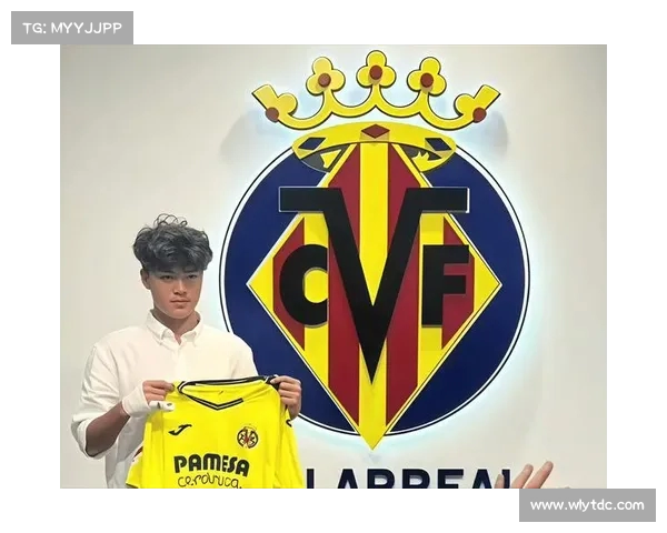 足球球员续约签字仪式引发关注新合同揭示未来发展方向 足球球员续约签字仪式引发关注新合同揭示未来发展方向