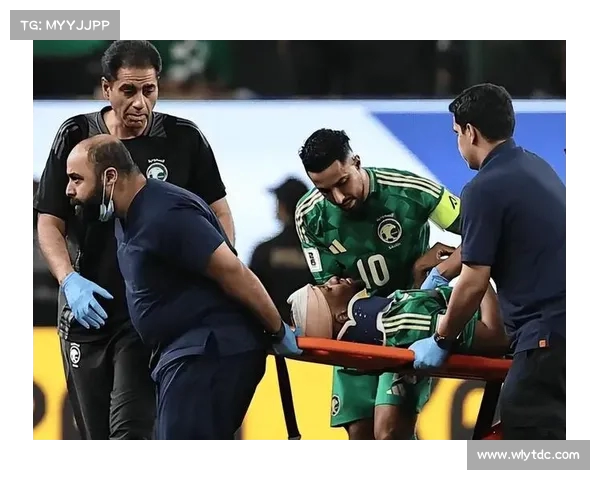 红牌争议引发热议 裁判判罚标准与球员行为引发广泛讨论